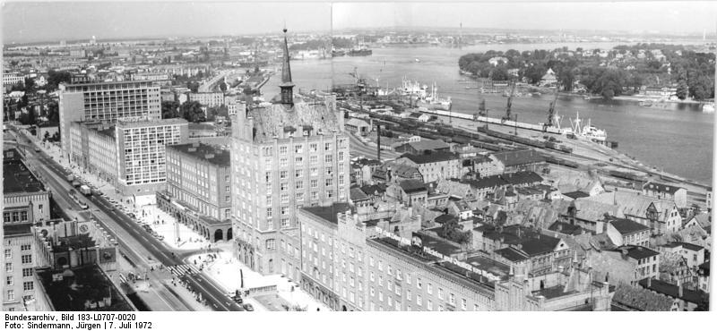 ADN-ZB Sindermann 7.7.1972 Rostock: Blick auf das Zentrum der Hafenstadt -In Vorbereitung der Ostseewoche-